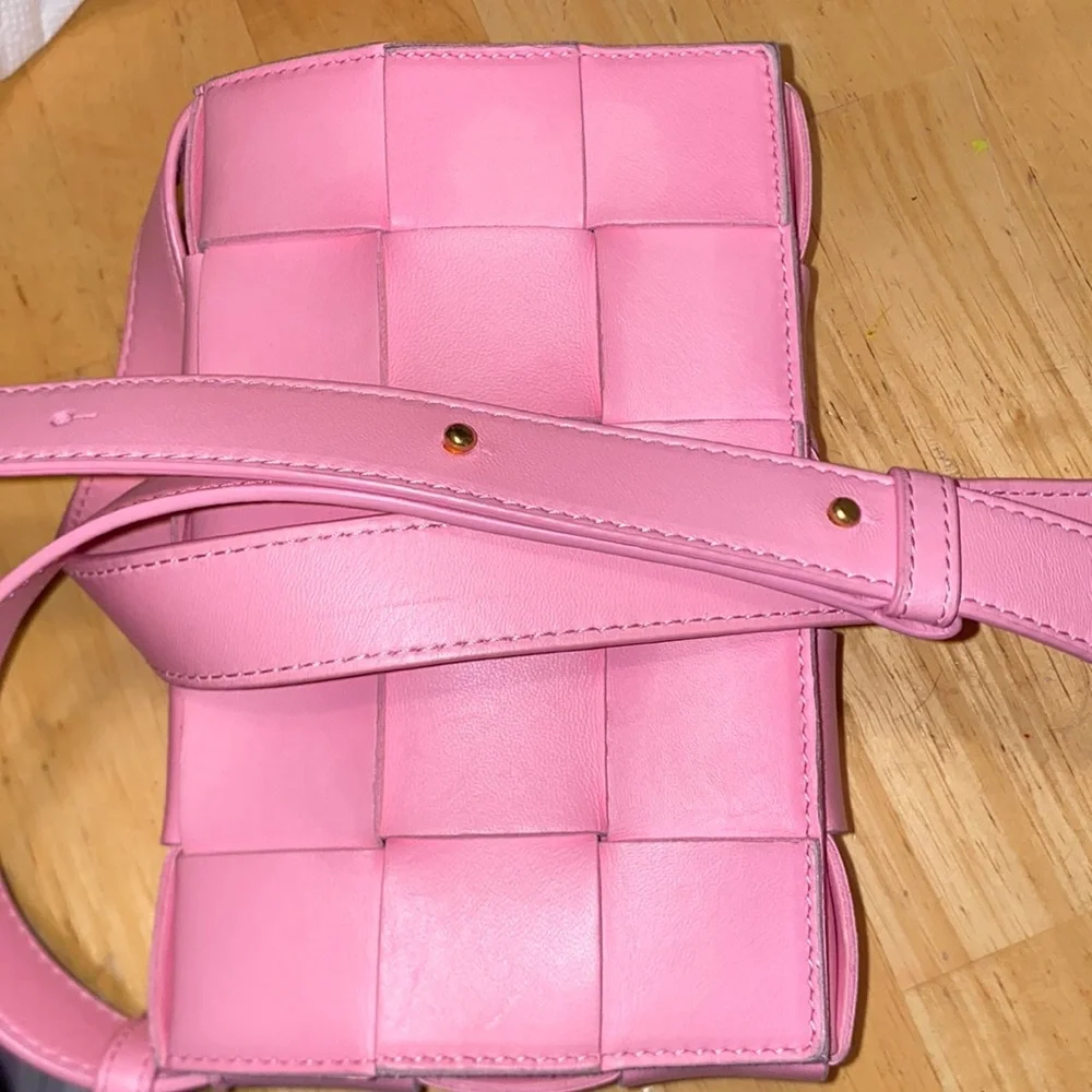 Authentic BOTTEGA VENETA Small Intrecciato Leather Cassette Crossbody Bag - Picture 4 of 16